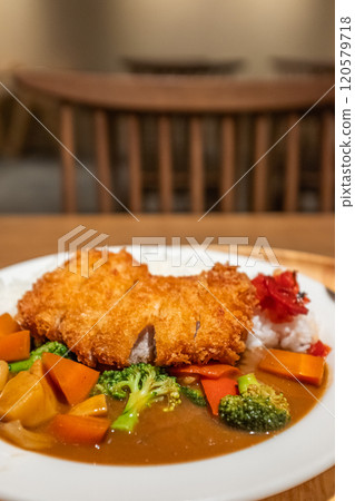 日式咖哩豬排飯 日式咖哩豬排飯 120579718