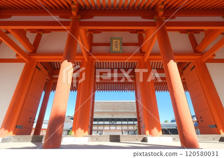 Seimeimon Gate and Shishinden Hall 120580031