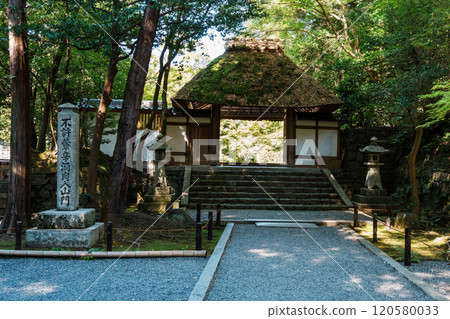 The mountain gate of Kyoto Bunkyoin 120580033