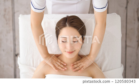 Woman receiving a massage from an esthetician 120580343