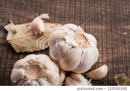 whole ripe garlic heads on a wooden surface. A spicy vegetable. Healthy food.garlic on wooden surface. whole ripe garlic heads on a wooden surface. A spicy vegetable. Healthy food.garlic on wooden surface. 120580388