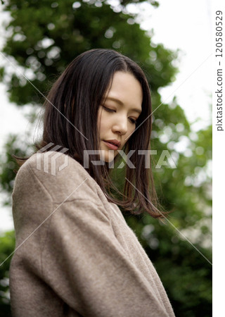 Woman outdoors 120580529