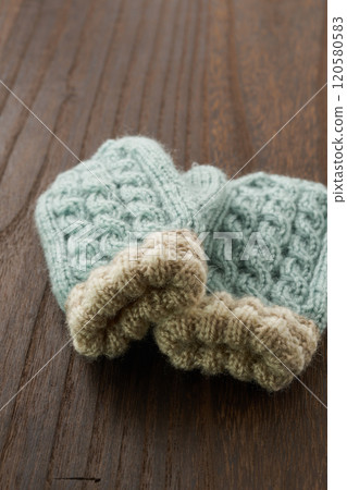 Image of knitted gloves 120580583