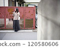 A woman who is meeting 120580606