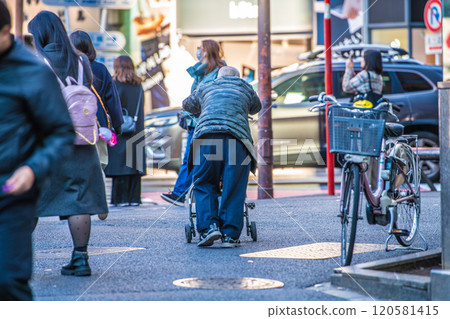 Tokyo cityscape in Japan Loneliness is not in the mountains, but in the city... Aging society... = Tokyo (Shibuya, Miyamasuzakashita intersection crosswalk) 120581415