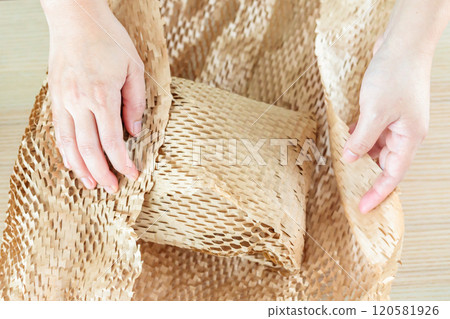 Eco friendly brown paper honeycomb wrap for product packaging parcel carton box Eco friendly brown paper honeycomb wrap for product packaging parcel carton box 120581926