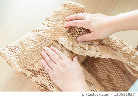 Eco friendly brown paper honeycomb wrap for product packaging parcel carton box Eco friendly brown paper honeycomb wrap for product packaging parcel carton box 120581927