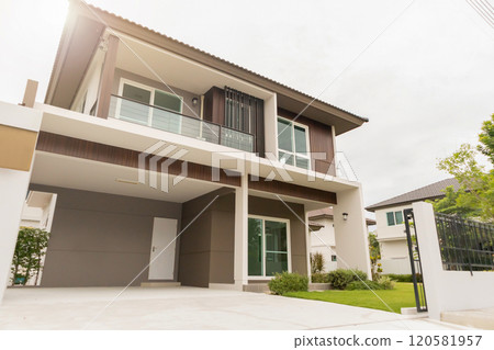 Beautiful modern house exterior with green grass Beautiful modern house exterior with green grass 120581957
