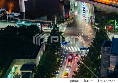car running in the city at night 120582622