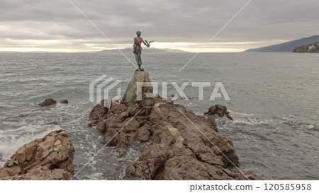 Maiden Statue with Seagull Maiden Statue with Seagull 120585958