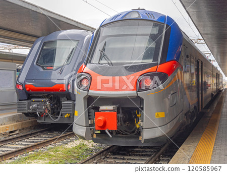 Two Trains Venice Two Trains Venice 120585967