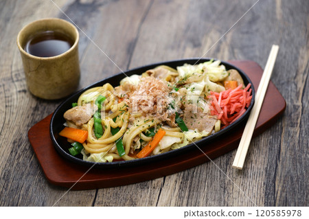 stir-fried udon  120585978
