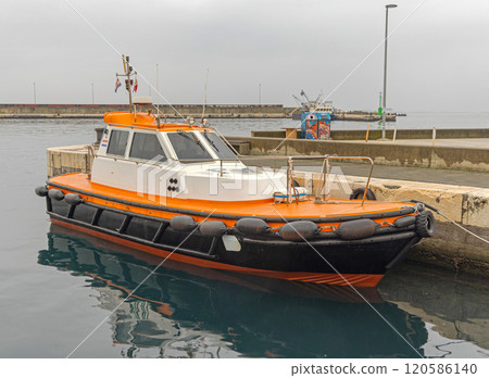 Pilot Boat Croatia 120586140