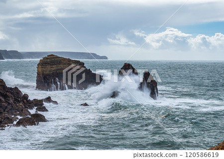Ocean view and blue sky, Pontal da Carrapateira in Aljezur, Algarve, Portugal. 120586619