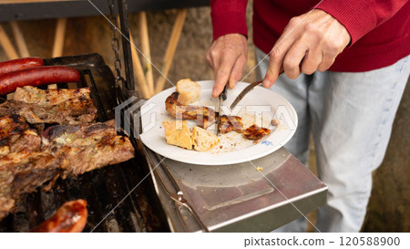 the meat is grilled 120588900