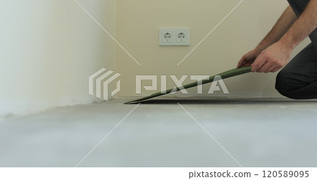 Laying underlay for the laminate flooring. Preparatory work before laying a laminate board. Laying a polypropylene substrate under the laminate. Renovation of a new house. 120589095