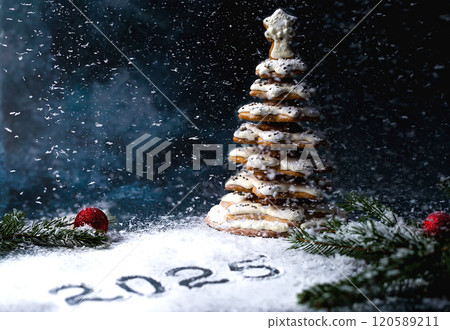 Gingerbread Christmas tree on a festive table. 2025. Sweet snow. Icing sugar. Copy space. Close-up 120589211