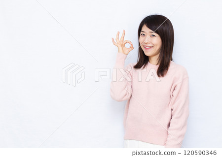 Woman signing OK Woman signing OK 120590346