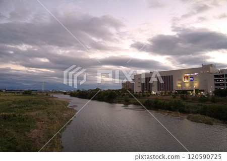 Sunset scenery of the Inagawa River 120590725