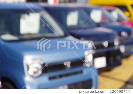 二手車圖像 經銷商處的輕型汽車 模糊處理 120590744