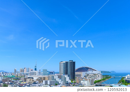 View of Momochihama, Jigyohama, and Fukuoka Tower in Sawara Ward from Tojinmachi and Ohori Park in the morning colors in spring 2024 120592013