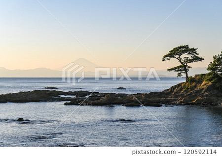Sunset from Tateishi Park in Yokosuka, Kanagawa Prefecture 120592114
