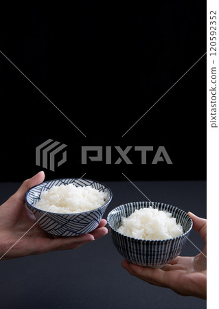 Close-up of a couple holding rice: Image of Japanese food 120592352