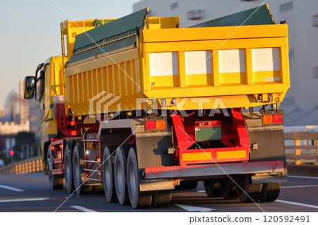 拖車轉儲圖像 120592491