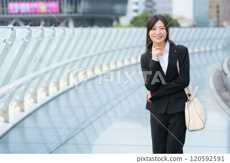 Business Woman Newcomer 120592591