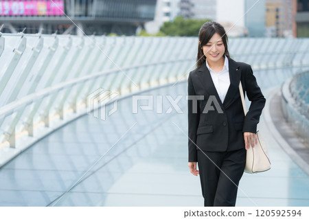 Business Woman Newcomer 120592594
