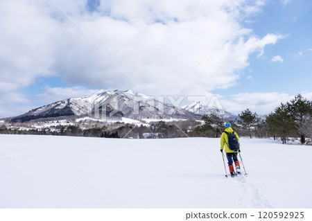 Image of snowshoe trekking Hiruzen Kogen Image of snowshoe trekking Hiruzen Kogen 120592925