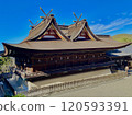 The main hall of Kibitsu Shrine stands out against the blue sky 120593391