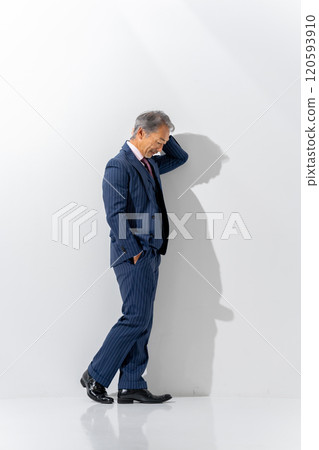 Business senior male portrait vertical 120593910