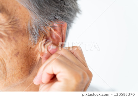 Senior man ear 120595370