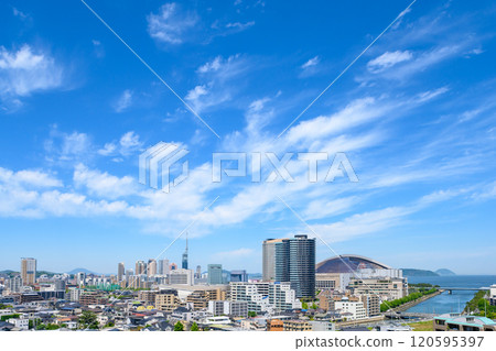 從唐人町/大濠公園方向看到的佐原區百道浜、地行浜、福岡塔地區 2024年春天白天的顏色 120595397
