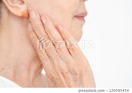 高級女性嘴部法令紋 120595454