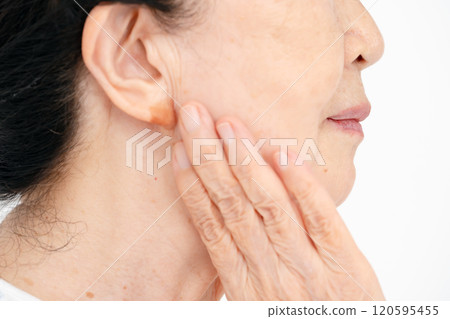 高級女性嘴部法令紋 120595455