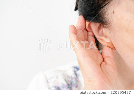 Senior woman ear 120595457