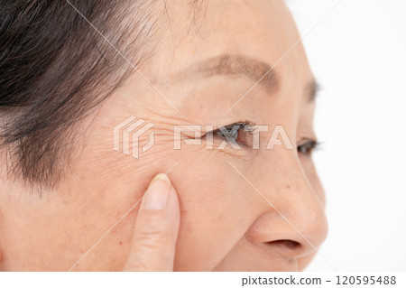 Female Eyes Senior 120595488