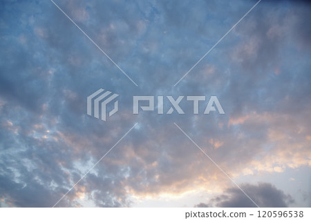 Beautiful sheep clouds floating in the blue sky at dusk 120596538