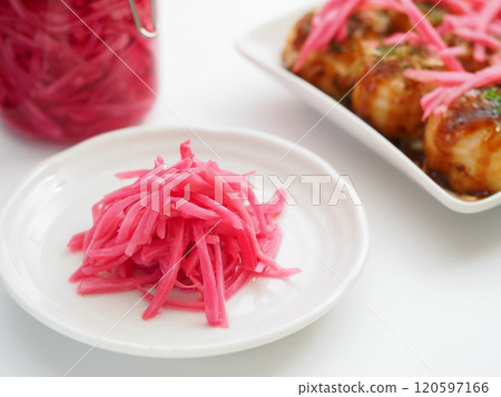 盤子裡的紅薑和章魚燒 盤子裡的紅薑和章魚燒 120597166