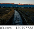 [Azumino City, Nagano Prefecture] Waterway and the morning glow of Mount Jonen 120597728