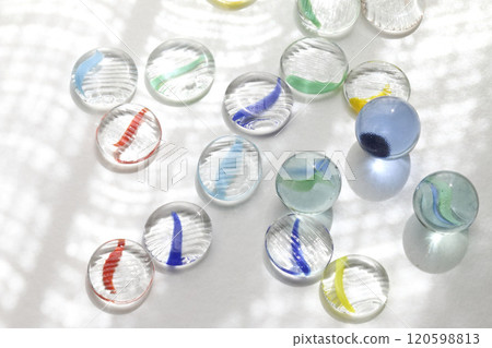 大理石和硬幣的材質圖像，給人耳目一新的感覺 120598813