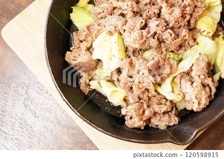 國產豬肉切塊，炒豬肉高麗菜 120598915