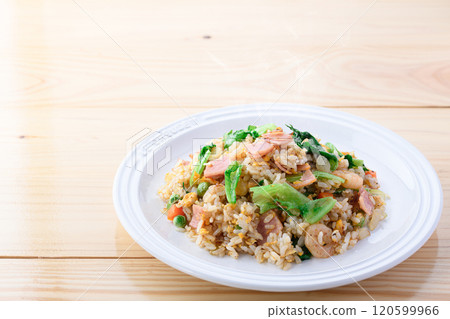 Enjoy the crunchy texture! Lettuce fried rice 120599966