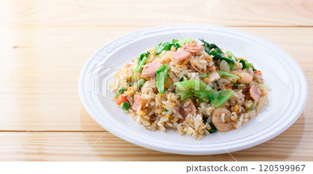 酥脆的口感很有趣！ 生菜炒飯 120599967