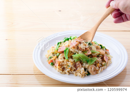 酥脆的口感很有趣! 生菜炒飯 酥脆的口感很有趣! 生菜炒飯 120599974