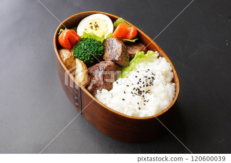 Beef fillet diced steak bento Beef fillet diced steak bento 120600039