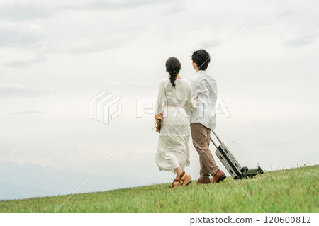 蜜月、蜜月、旅行情人、夫婦、已婚夫婦的形象 蜜月、蜜月、旅行情人、夫婦、已婚夫婦的形象 120600812