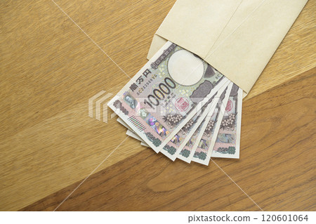 信封內的鈔票（新鈔） 120601064